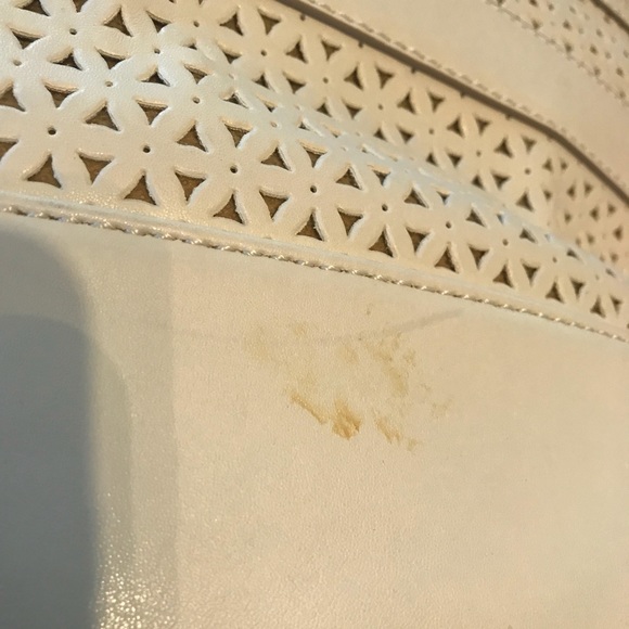 🔴4 for 25🔴 Nine West Laser Cut White Tote - Picture 4 of 8